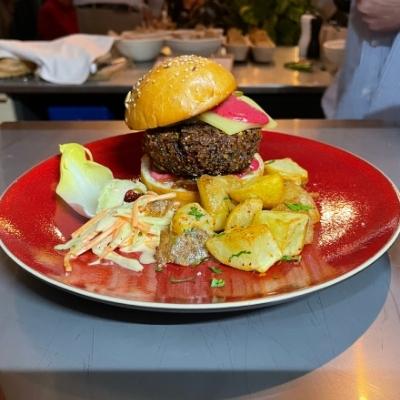 Burger végétarien au restaurant Bistrot Noisette à Dieulefit