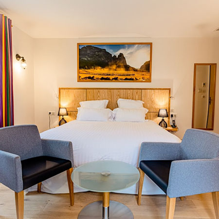 Chambre confortable de l'hôtel la Cachette à Dieulefit